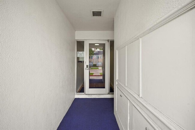 Building Photo - 2601 Bellefontaine St