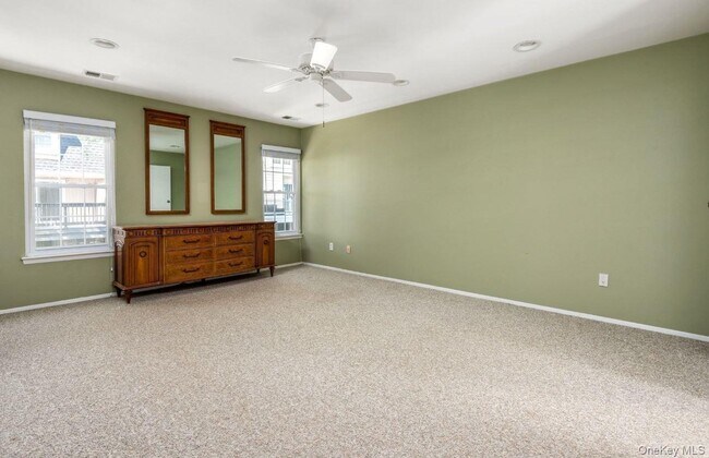 Building Photo - 138 The Knoll