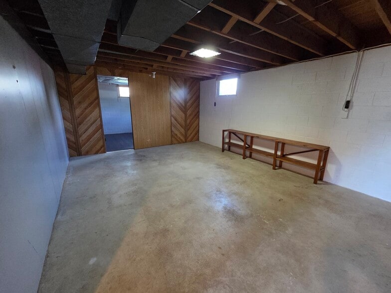 Building Photo - 145 8th Ave E