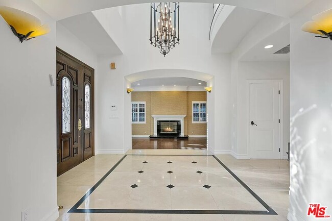 Building Photo - 5086 Avenida Hacienda