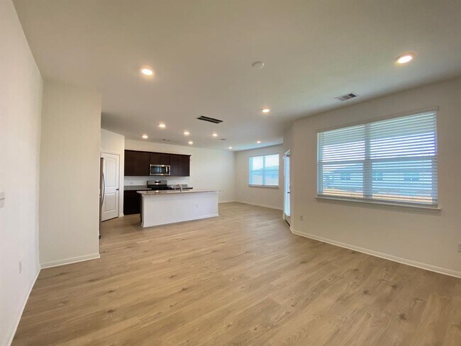 Building Photo - 432 Brody Ln