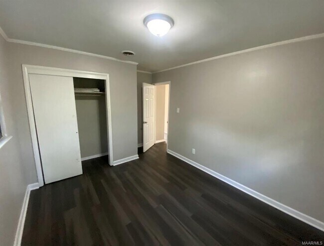 Building Photo - 1229 Karen Rd