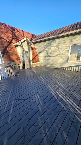 Deck #1 - 635 Kress Aly