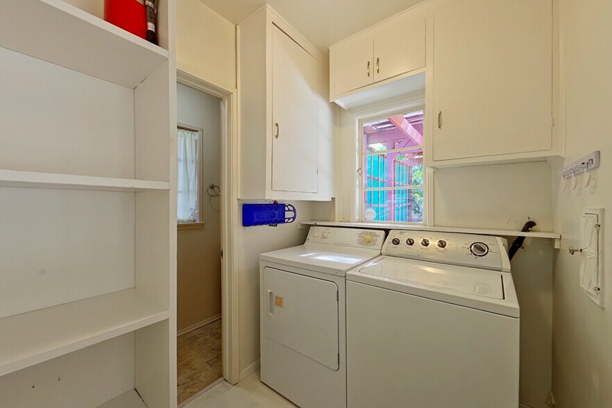 Building Photo - 1462 Glengarry Rd