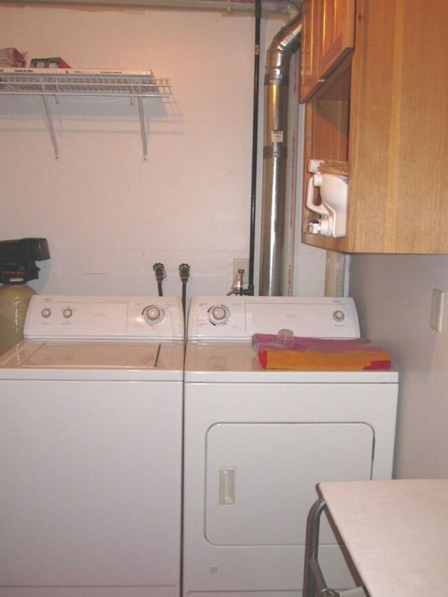 Building Photo - $2,250 | 4 Bedroom, 3.5 Bathroom DUPLEX | ...