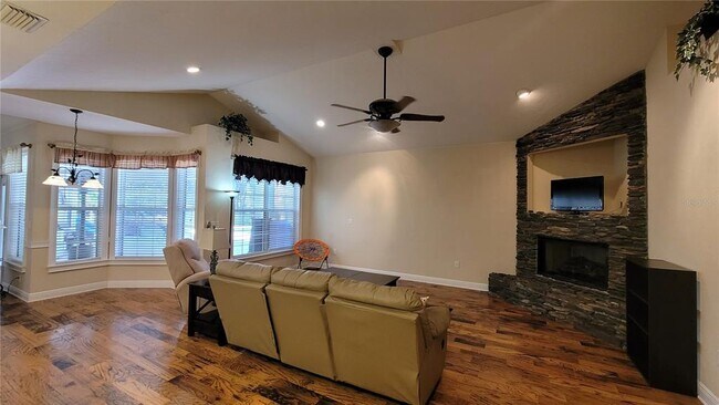 Building Photo - 8762 FL-26