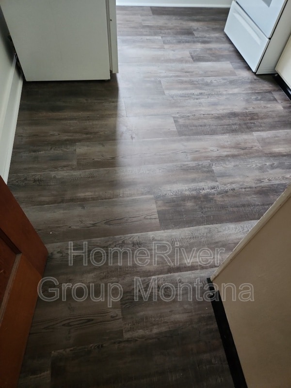 Building Photo - 336 S 5th St E