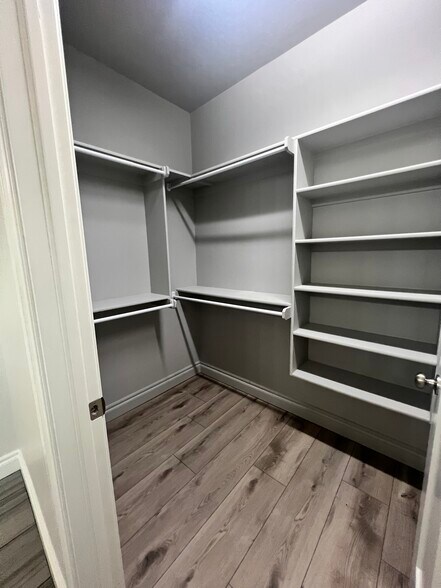 Master Closet - 14516 Park Cir