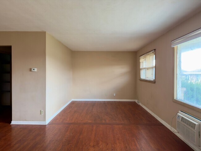 Building Photo - 1809-1809 S Alpine Rd