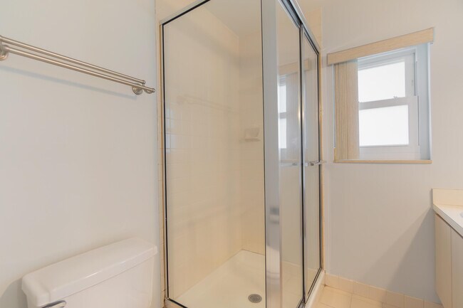 Building Photo - 31 Clinton Ct