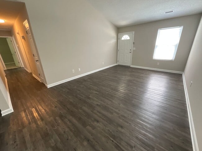 Building Photo - 2709 Ingleside Dr