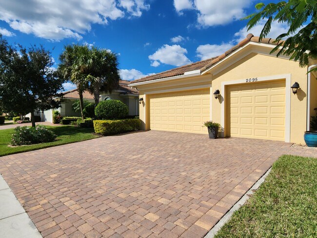 Building Photo - 2095 NW Diamond Creek Way