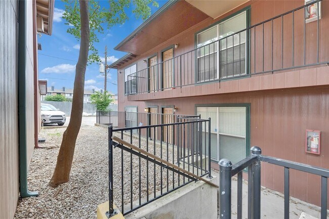Building Photo - 2314 Greenfield Pkwy