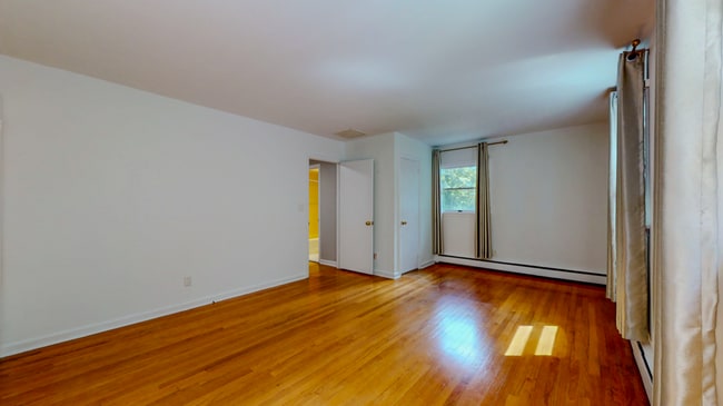 Building Photo - Spacious 3-Bedroom Split-Level with Firepl...