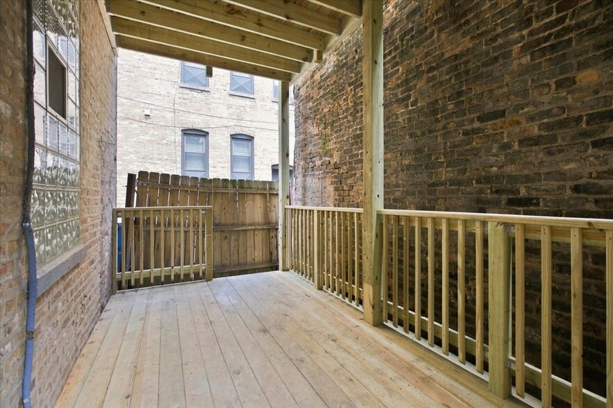 Building Photo - 1611 S Wood St