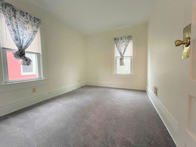 Building Photo - 381 Alden Ave