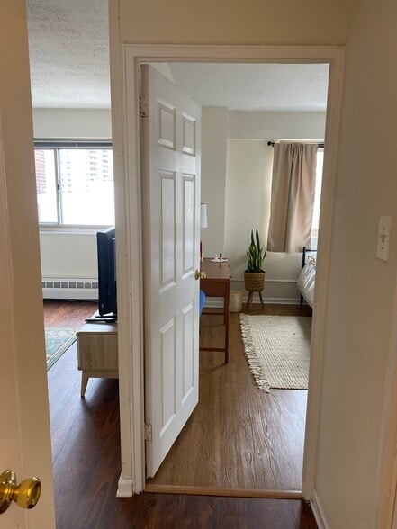 1st Bedroom - Entrance - 2101 Chestnut St