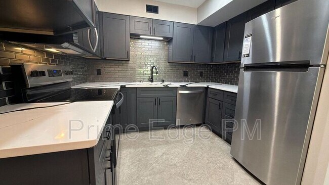 Building Photo - 1821 Ridgehaven Ct