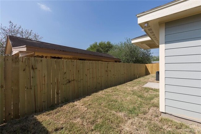 Building Photo - 30 N Texas Ave