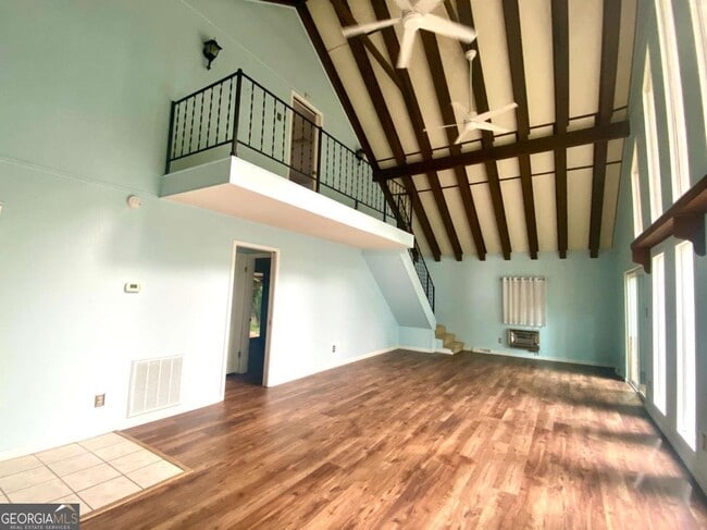 Building Photo - 522 Capri Dr