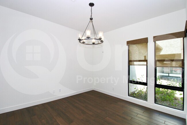 Building Photo - 813 E Corral Rd