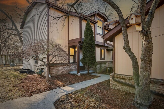 Primary Photo - 1027-1029 Valley Side Dr.