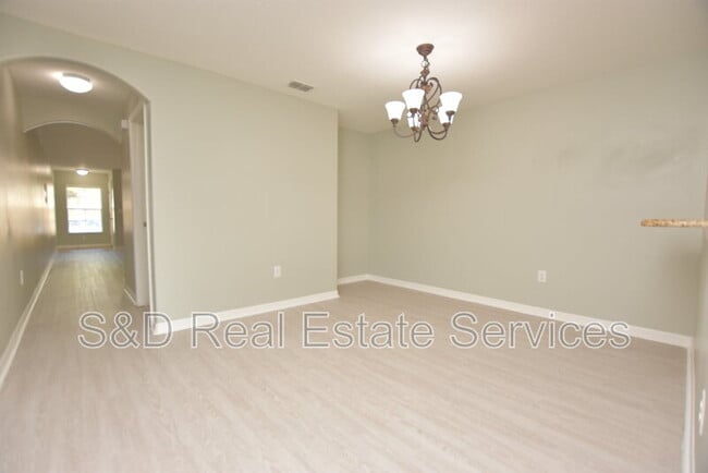 Building Photo - 515 Sandstone St