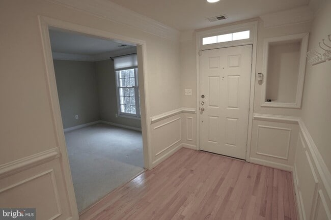 Building Photo - 1609 Leeds Castle Dr