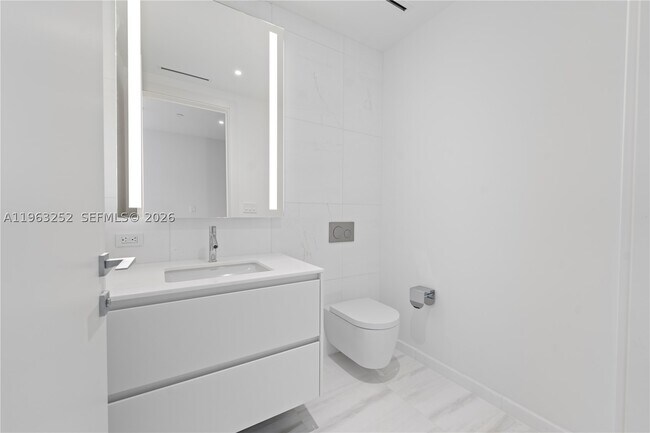 Building Photo - 300 Biscayne Blvd