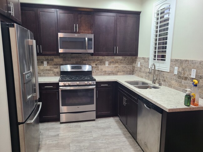 Kitchen - 8935 Promenade North Pl