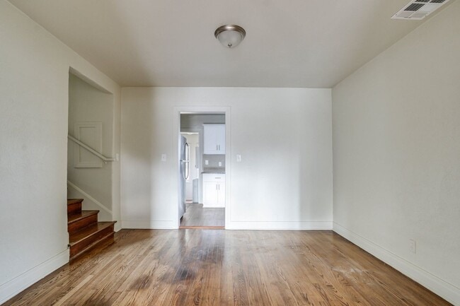 Building Photo - Charming Updated 1-Bedroom Home in Great L...