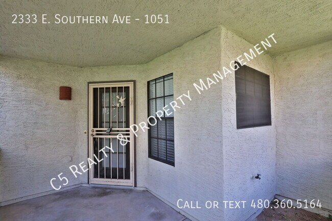 Building Photo - Adorable 2 Bed/2 Bath Tempe Townhouse