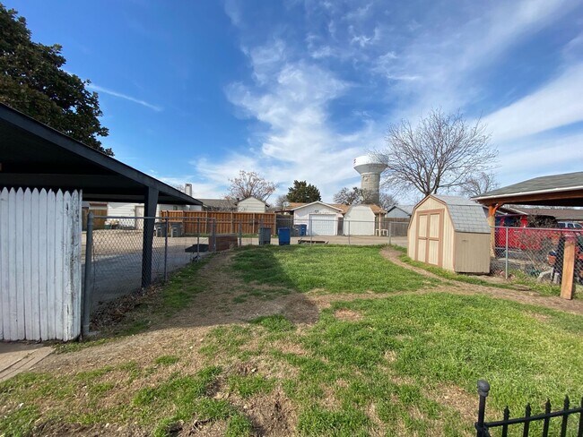 Building Photo - Great location!! Dont miss this 3 Bed house with a good rent