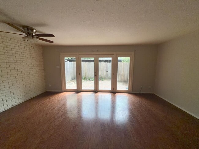 Building Photo - 12959 Trail Hollow Dr