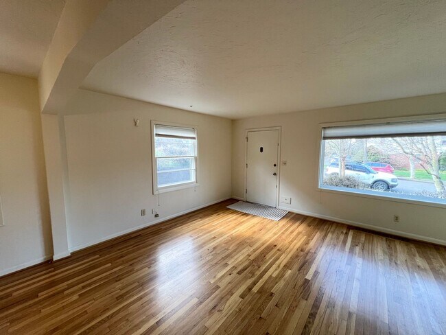 Building Photo - S0349