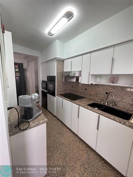 Building Photo - 425 Bayshore Dr