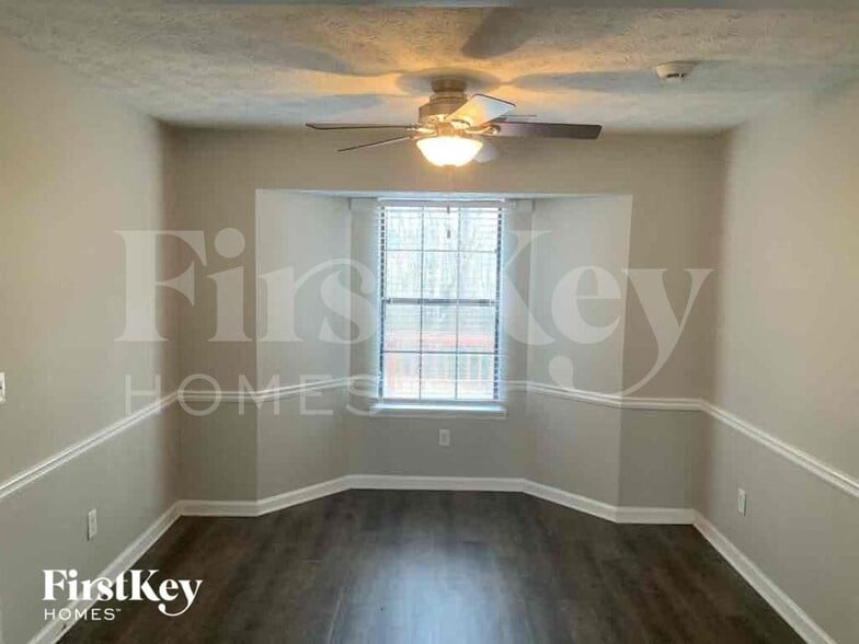 Building Photo - 2215 Rock Springs Rd