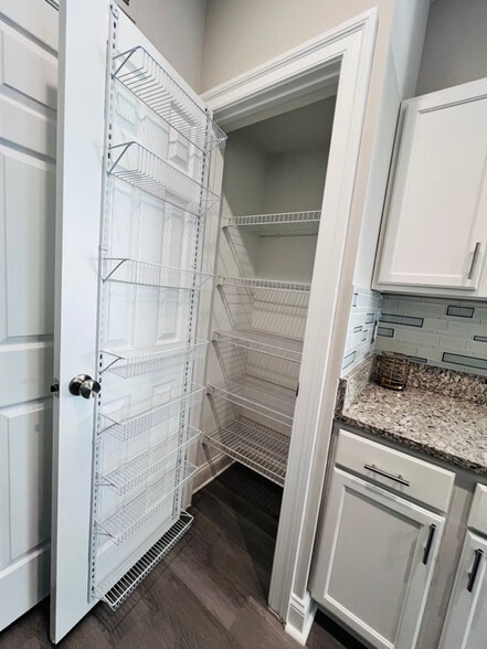 Building Photo - 46375 Pryor Square