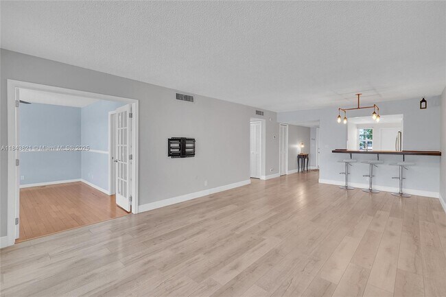 Primary Photo - 3151 N Course Ln