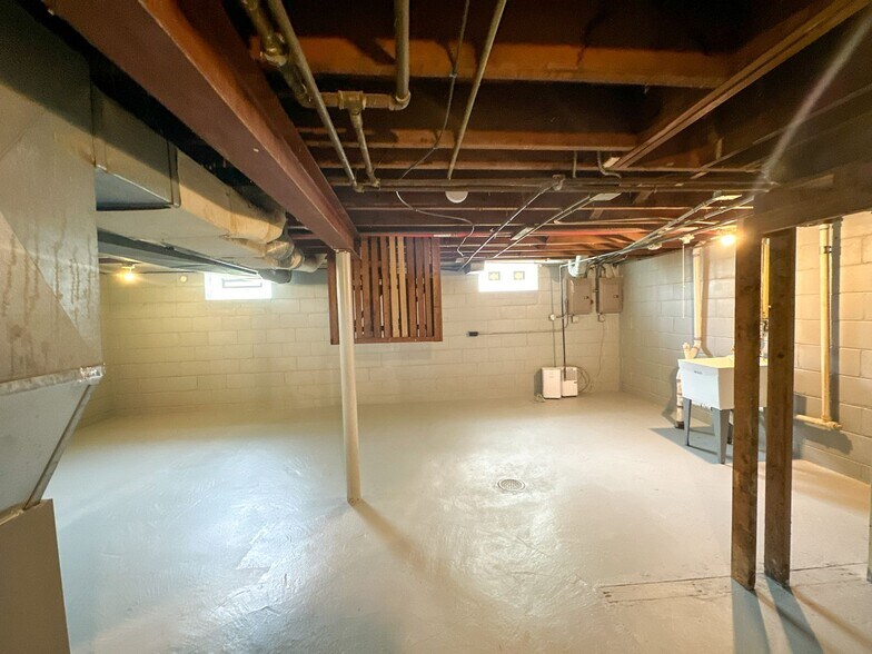 Building Photo - 3152 N 42nd Pl