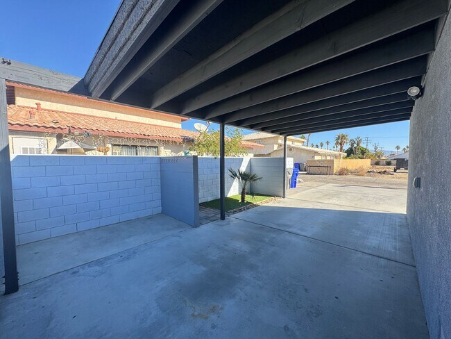 Building Photo - COMING SOON!!! Lovely 3 Bedroom / 2 Bath Apartment in Cathedral City!