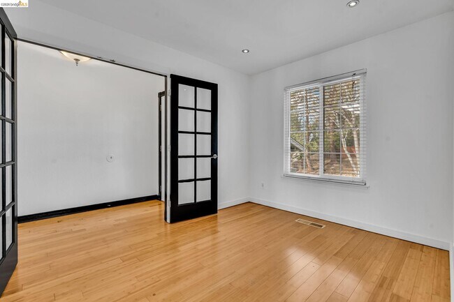 Building Photo - 909 Halite Way