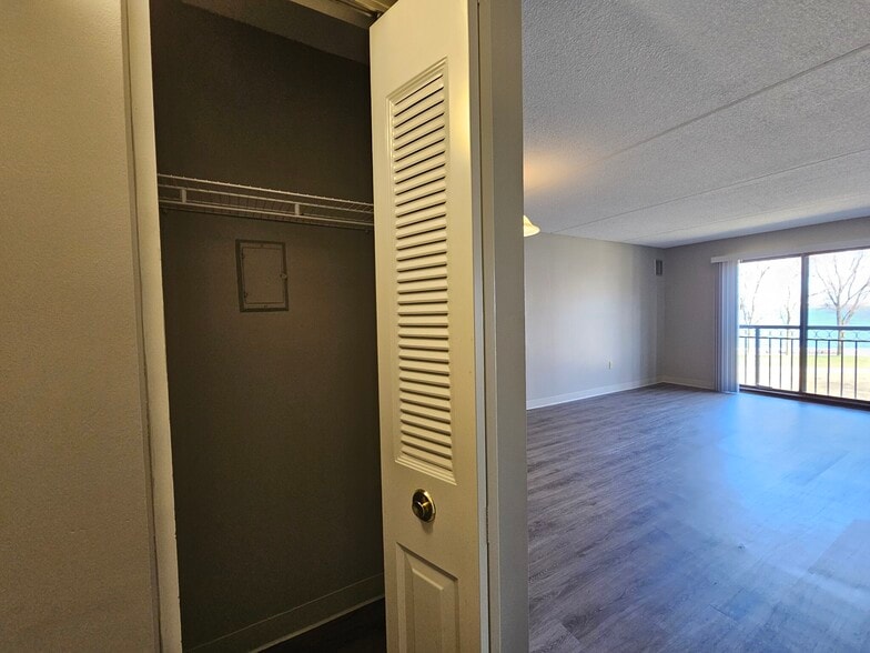 Building Photo - 65 N Point Dr