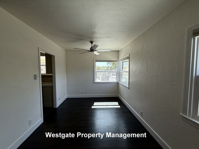 Building Photo - 220 Payran St