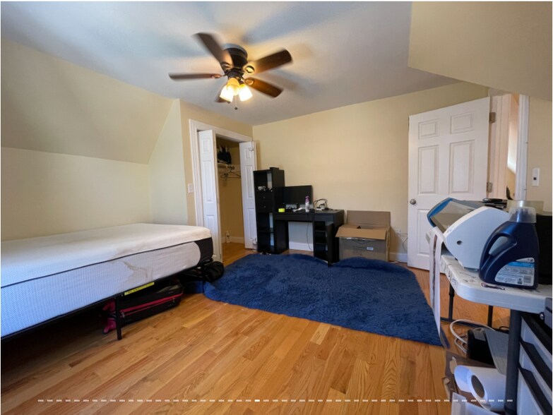 Building Photo - 5 Irving St