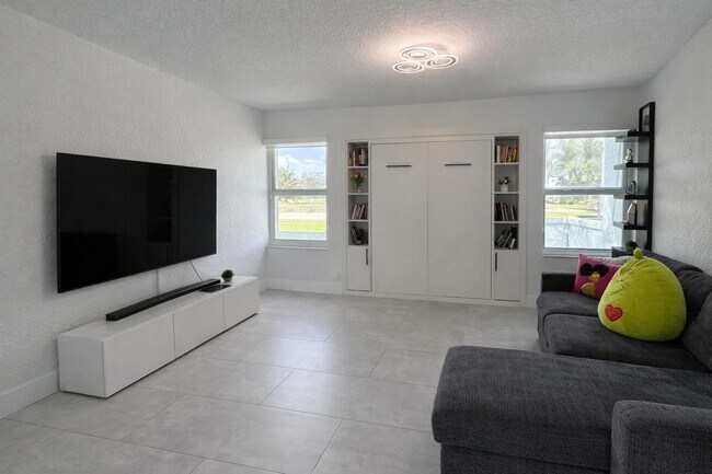 Building Photo - 149 Ponce De Leon St