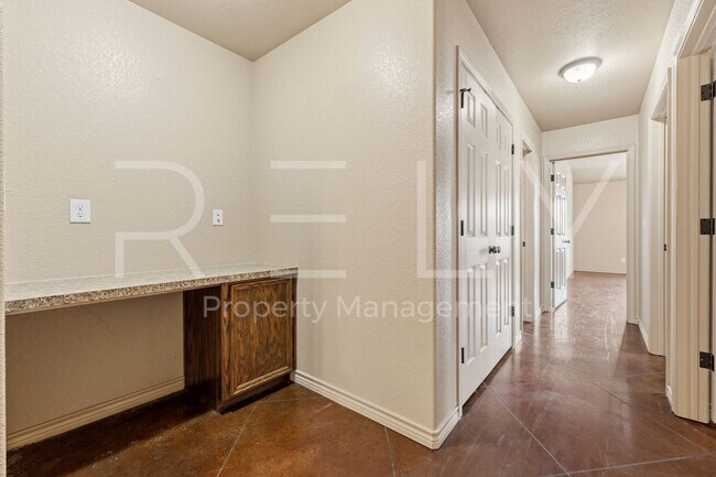 Building Photo - PM1-TEMP603 W Karey Dr