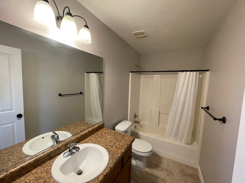 Building Photo - 435 W Regatta Ln