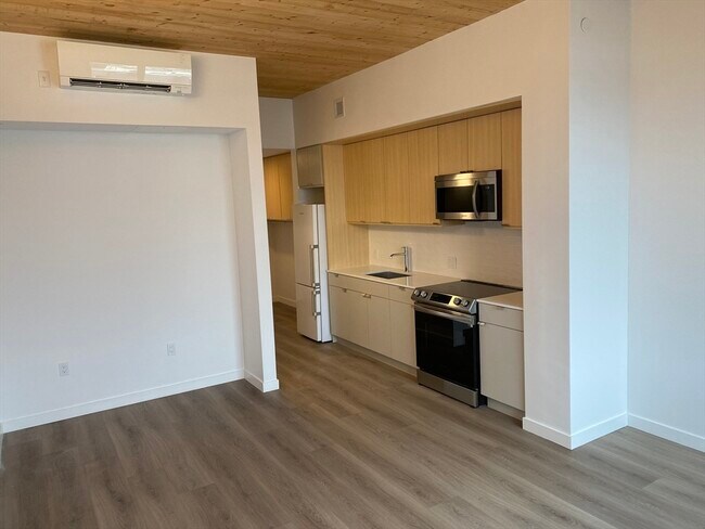 Building Photo - 154 Broadway