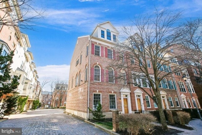 Building Photo - 1053 N Stuart St